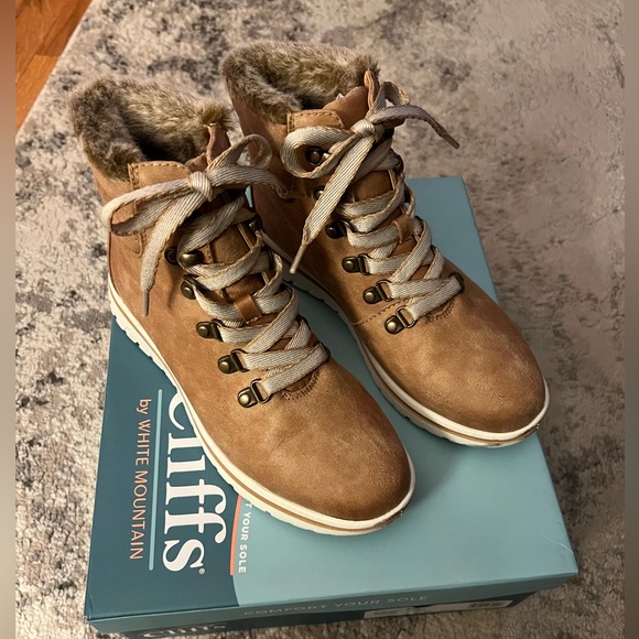 Cliffs by White Mountain Hallett Bootie - Picture 2 of 9